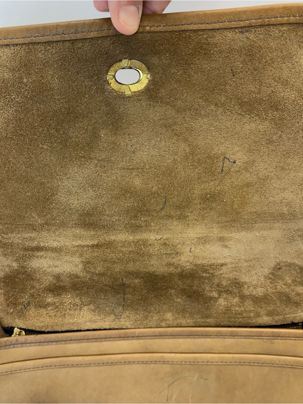 Vtg 70’s NYC Coach Tan Leather Crossbody Bag w/ Classic Turn Key Hardware Read - Picture 10 of 16